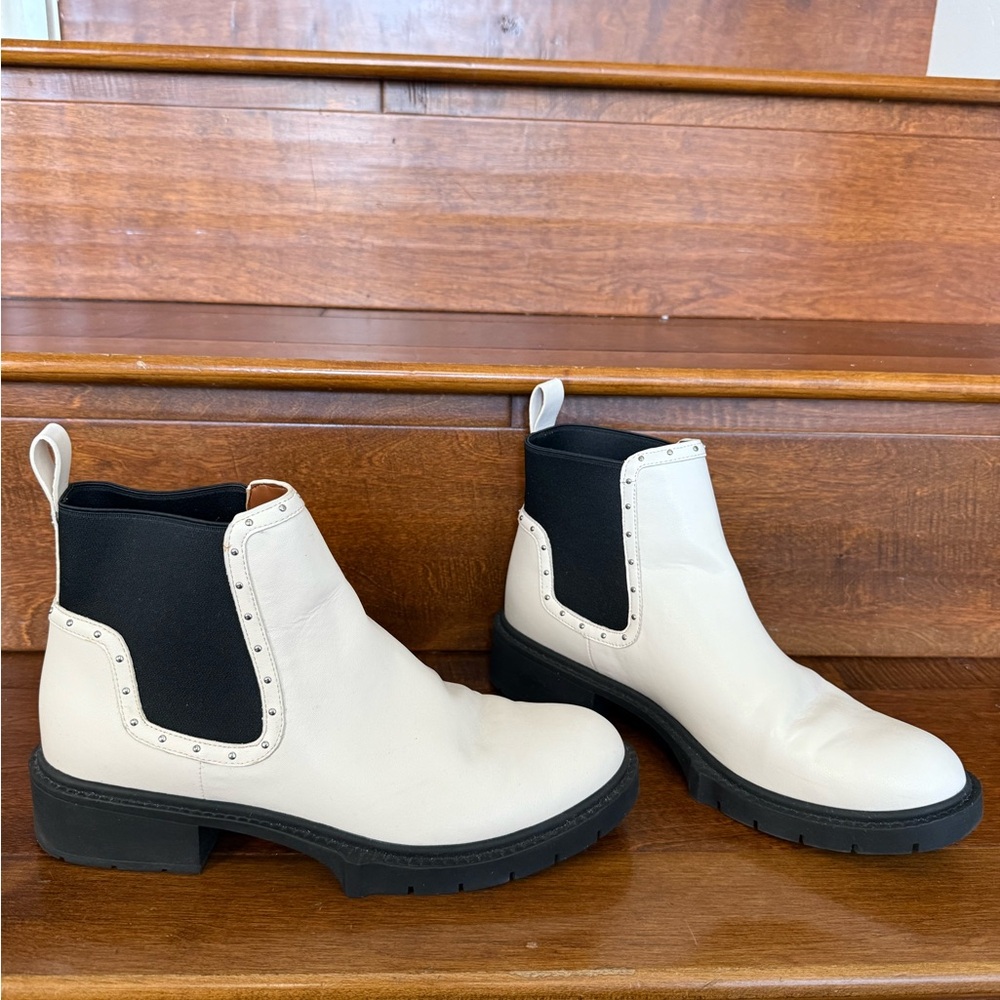Coach Women's Black and Cream Chelsea Boots